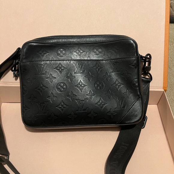 Louis Vuitton - Picture 7 of 13